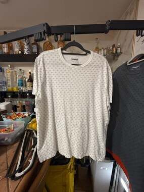 Express White All-Over Circle Pattern Short Sleeve T-Shirt